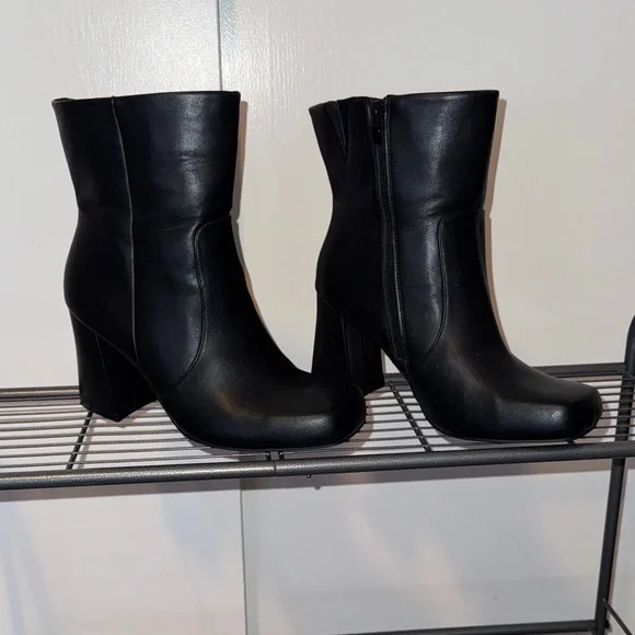 Torrid High Heeled Boots - Picture 1 of 10